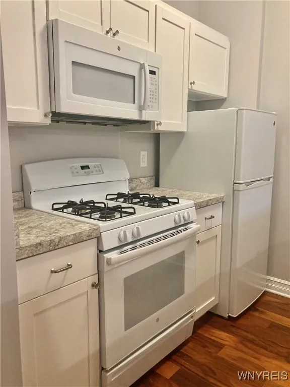 481 Franklin Street 11, Buffalo, New York 14202, Buffalo, New York 14202, 1 Bedroom Bedrooms, 2 Rooms Rooms,1 BathroomBathrooms,Residential Lease,For Rent,481 Franklin Street 11, Buffalo, New York 14202,B1627055