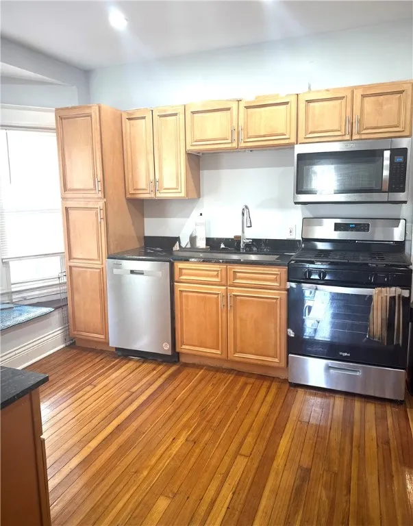 193 Pearl Street 1, Rochester, New York 14607, Rochester, New York 14607, 2 Bedrooms Bedrooms, 4 Rooms Rooms,1 BathroomBathrooms,Residential Lease,For Rent,193 Pearl Street 1, Rochester, New York 14607,R1626905