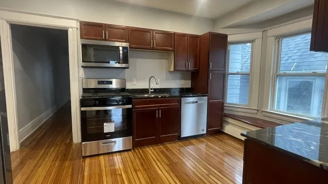 193 Pearl Street 3, Rochester, New York 14607, Rochester, New York 14607, 2 Bedrooms Bedrooms, 4 Rooms Rooms,1 BathroomBathrooms,Residential Lease,For Rent,193 Pearl Street 3, Rochester, New York 14607,R1626958