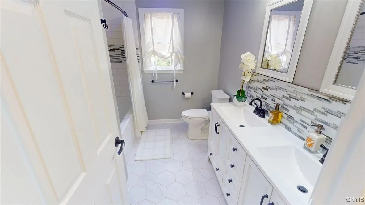 4902 Macgregor Lane, Onondaga, New York 13215, Onondaga, New York 13215, 4 Bedrooms Bedrooms, 9 Rooms Rooms,2 BathroomsBathrooms,Residential,Closed,4902 Macgregor Lane, Onondaga, New York 13215,0,S1625000