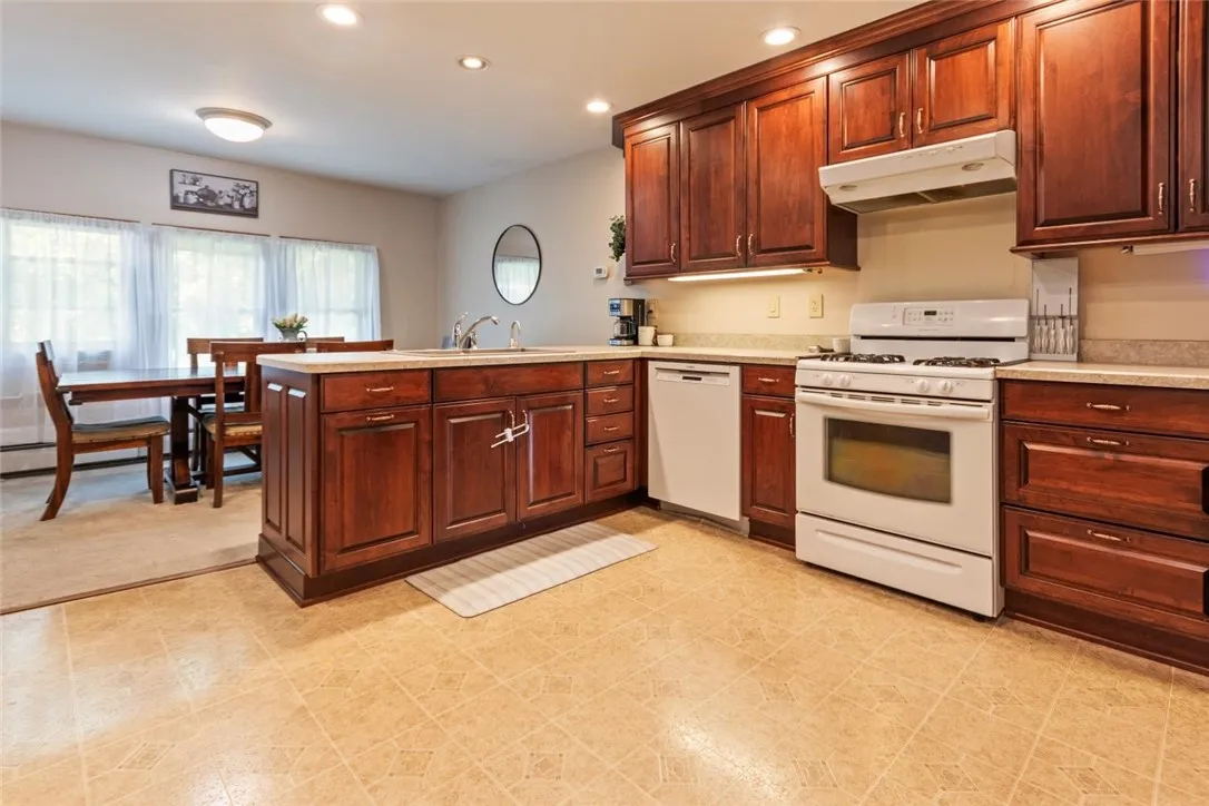 84 Bridge Street, Seneca Falls, New York 13148, Seneca Falls, New York 13148, 5 Bedrooms Bedrooms, 9 Rooms Rooms,1 BathroomBathrooms,Residential,Closed,84 Bridge Street, Seneca Falls, New York 13148,0,R1626780