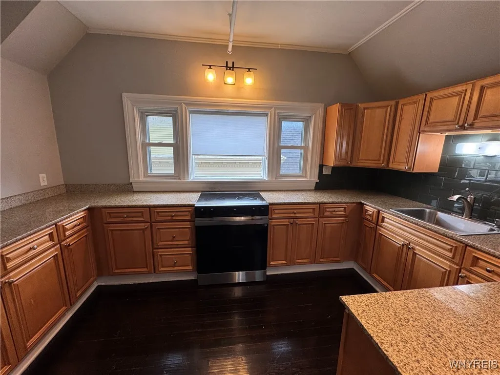 1115 Delaware Avenue, Buffalo, New York 14209, Buffalo, New York 14209, 3 Bedrooms Bedrooms, 9 Rooms Rooms,2 BathroomsBathrooms,Residential Lease,For Rent,1115 Delaware Avenue, Buffalo, New York 14209,B1627123