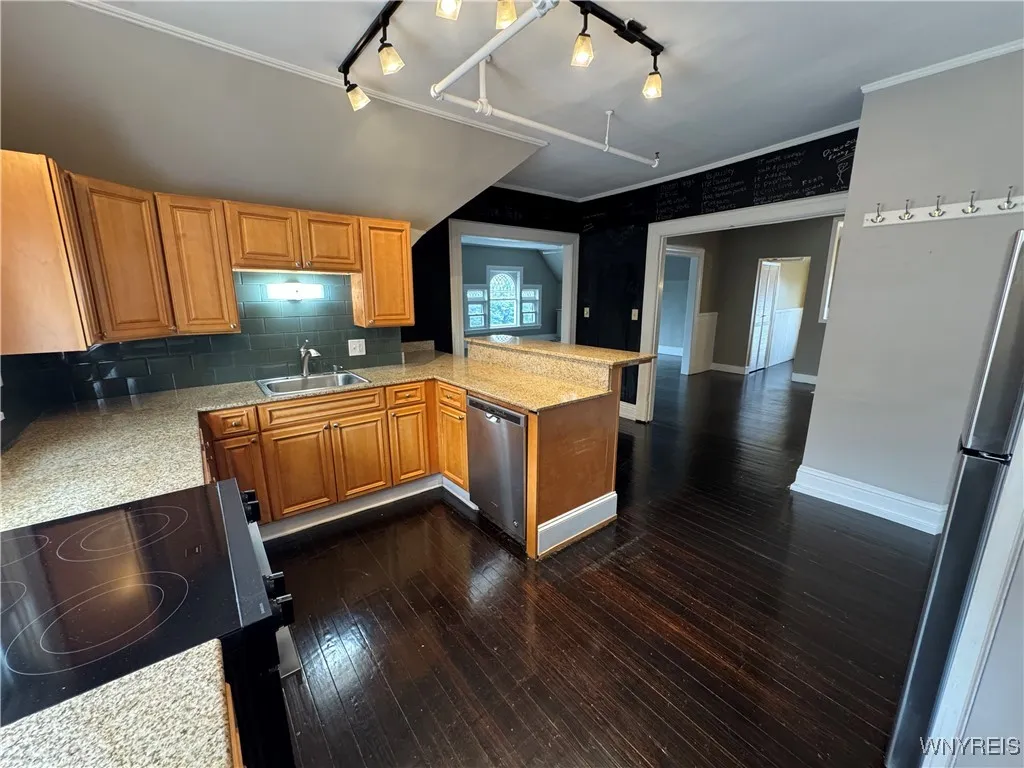 1115 Delaware Avenue, Buffalo, New York 14209, Buffalo, New York 14209, 3 Bedrooms Bedrooms, 9 Rooms Rooms,2 BathroomsBathrooms,Residential Lease,For Rent,1115 Delaware Avenue, Buffalo, New York 14209,B1627123