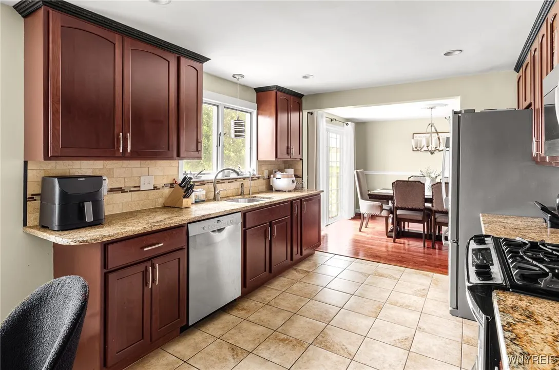79 Hemlock Drive, West Seneca, New York 14224, West Seneca, New York 14224, 5 Bedrooms Bedrooms, 10 Rooms Rooms,2 BathroomsBathrooms,Residential Lease,For Rent,79 Hemlock Drive, West Seneca, New York 14224,B1627239