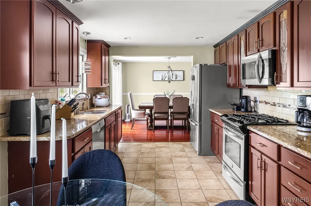 79 Hemlock Drive, West Seneca, New York 14224, West Seneca, New York 14224, 5 Bedrooms Bedrooms, 10 Rooms Rooms,2 BathroomsBathrooms,Residential Lease,For Rent,79 Hemlock Drive, West Seneca, New York 14224,B1627239