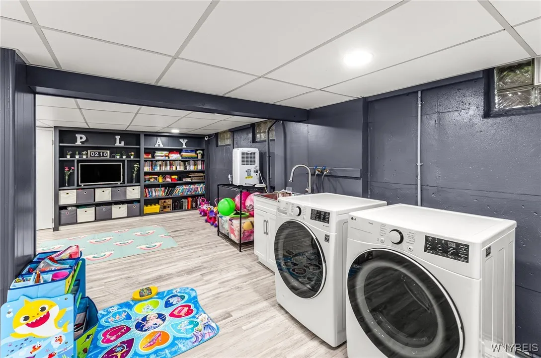 79 Hemlock Drive, West Seneca, New York 14224, West Seneca, New York 14224, 5 Bedrooms Bedrooms, 10 Rooms Rooms,2 BathroomsBathrooms,Residential Lease,For Rent,79 Hemlock Drive, West Seneca, New York 14224,B1627239