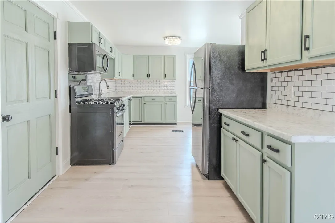 862 West Main Street, Watertown City, New York 136, Watertown City, New York 13601, 3 Bedrooms Bedrooms, 6 Rooms Rooms,2 BathroomsBathrooms,Residential,Closed,862 West Main Street, Watertown City, New York 136,0,S1626633