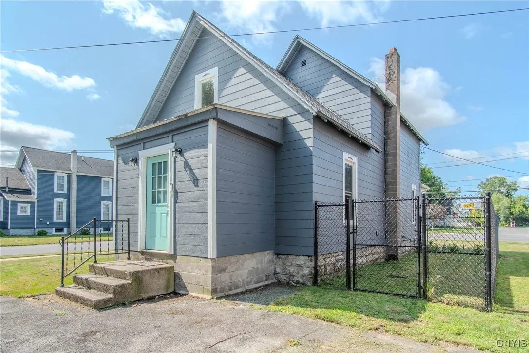 862 West Main Street, Watertown City, New York 136, Watertown City, New York 13601, 3 Bedrooms Bedrooms, 6 Rooms Rooms,2 BathroomsBathrooms,Residential,Closed,862 West Main Street, Watertown City, New York 136,0,S1626633