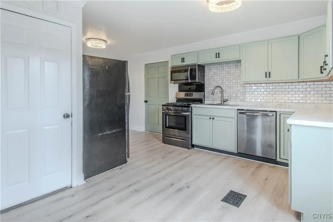 862 West Main Street, Watertown City, New York 136, Watertown City, New York 13601, 3 Bedrooms Bedrooms, 6 Rooms Rooms,2 BathroomsBathrooms,Residential,Closed,862 West Main Street, Watertown City, New York 136,0,S1626633