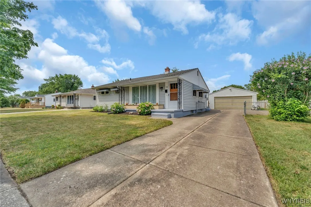 330 Glenhurst Road, Tonawanda, New York 14150, Tonawanda, New York 14150, 3 Bedrooms Bedrooms, 7 Rooms Rooms,1 BathroomBathrooms,Residential,For Sale,330 Glenhurst Road, Tonawanda, New York 14150,B1626863
