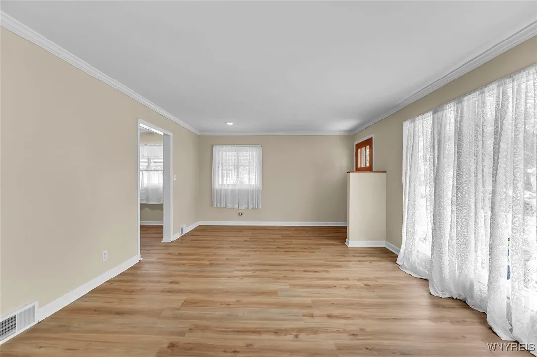 330 Glenhurst Road, Tonawanda, New York 14150, Tonawanda, New York 14150, 3 Bedrooms Bedrooms, 7 Rooms Rooms,1 BathroomBathrooms,Residential,For Sale,330 Glenhurst Road, Tonawanda, New York 14150,B1626863