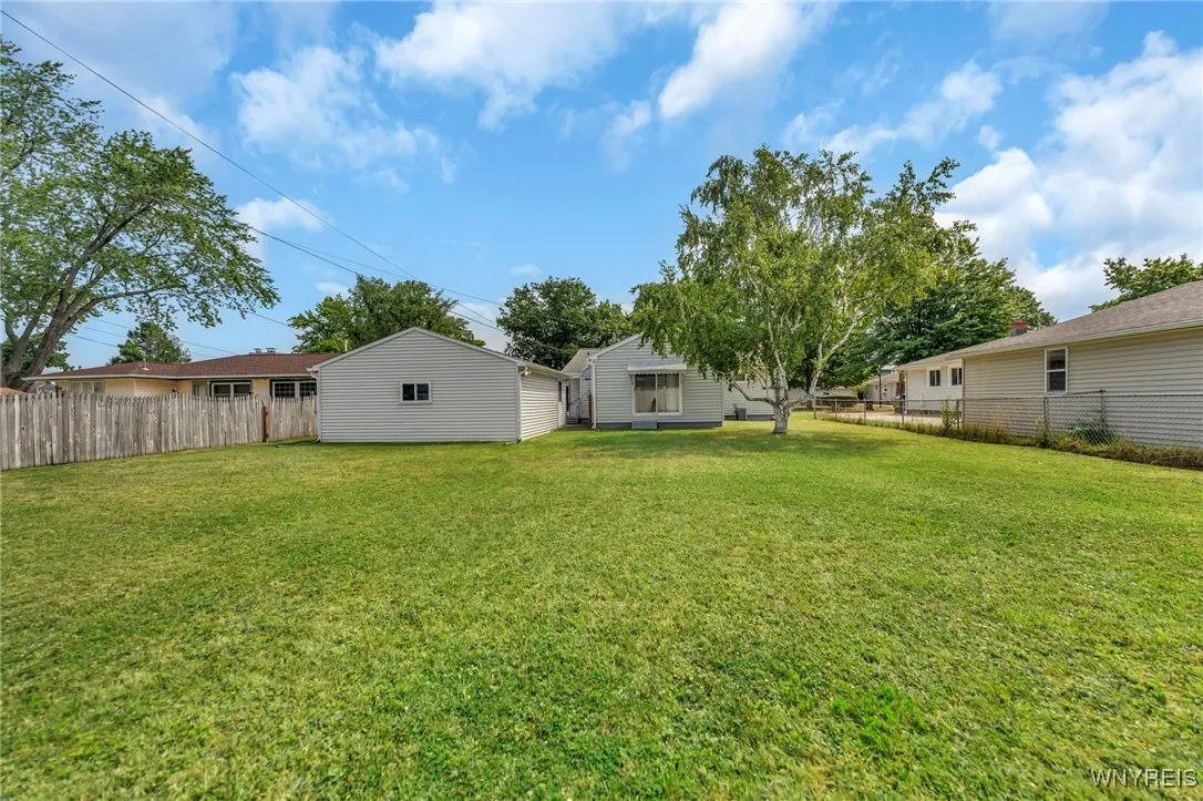 330 Glenhurst Road, Tonawanda, New York 14150, Tonawanda, New York 14150, 3 Bedrooms Bedrooms, 7 Rooms Rooms,1 BathroomBathrooms,Residential,For Sale,330 Glenhurst Road, Tonawanda, New York 14150,B1626863