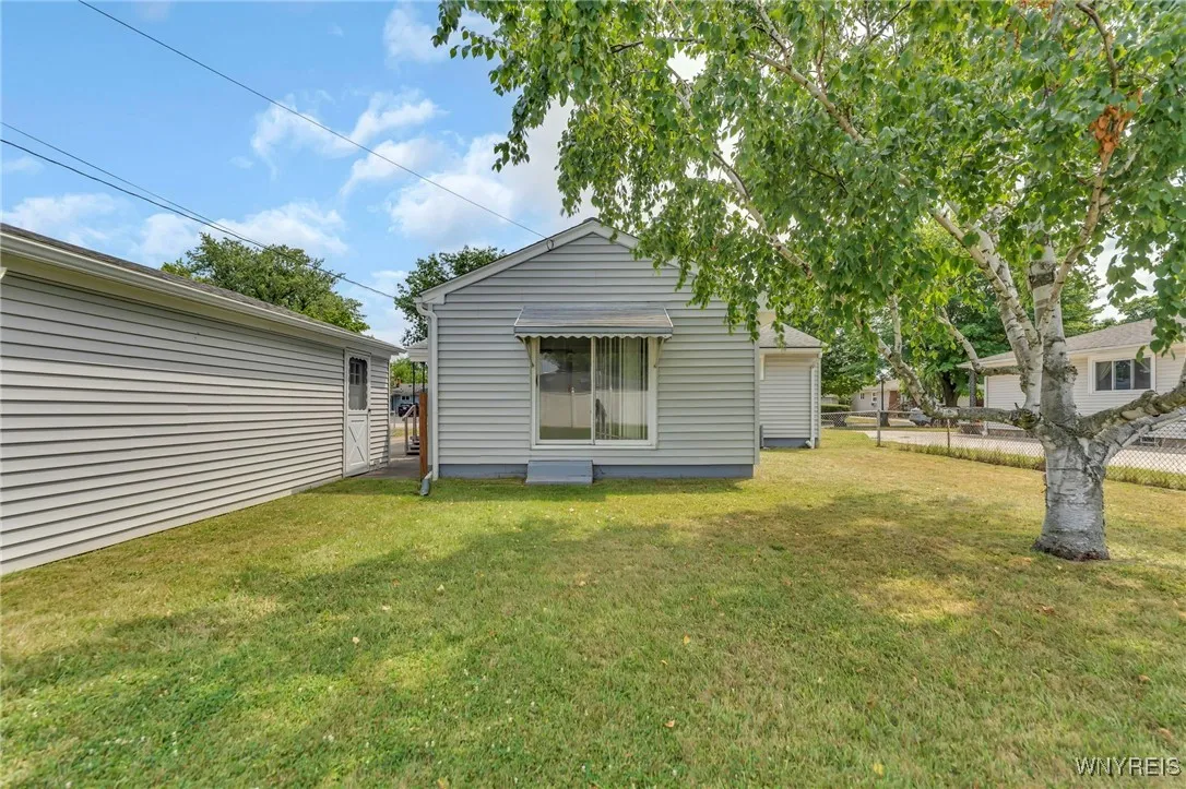 330 Glenhurst Road, Tonawanda, New York 14150, Tonawanda, New York 14150, 3 Bedrooms Bedrooms, 7 Rooms Rooms,1 BathroomBathrooms,Residential,For Sale,330 Glenhurst Road, Tonawanda, New York 14150,B1626863