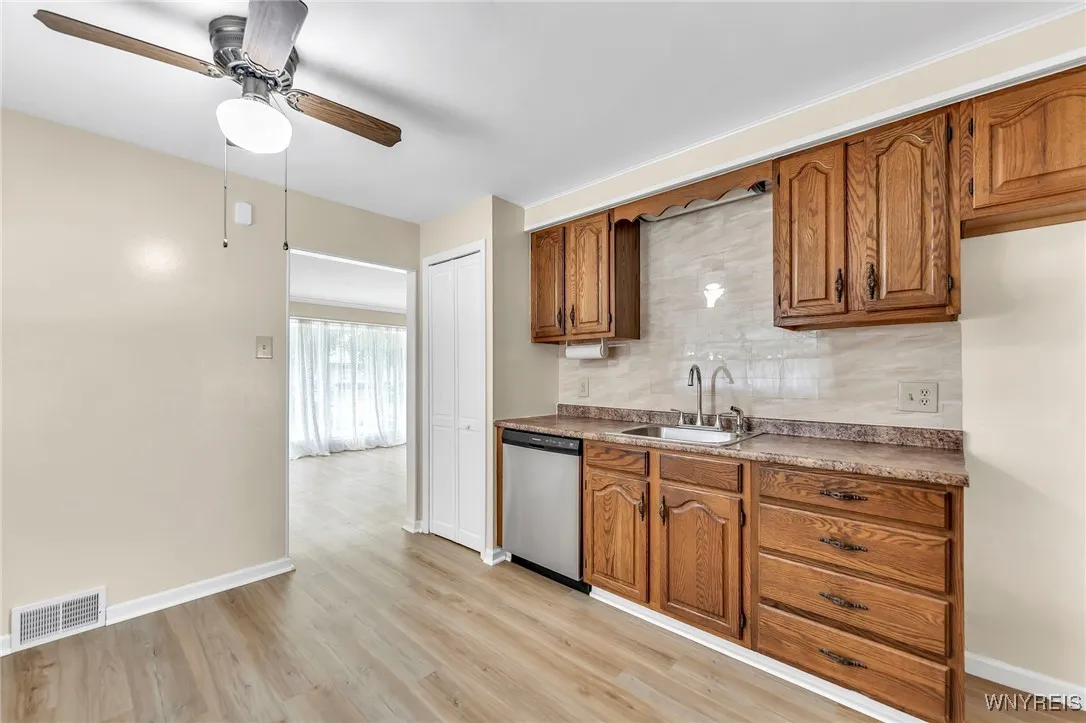 330 Glenhurst Road, Tonawanda, New York 14150, Tonawanda, New York 14150, 3 Bedrooms Bedrooms, 7 Rooms Rooms,1 BathroomBathrooms,Residential,For Sale,330 Glenhurst Road, Tonawanda, New York 14150,B1626863