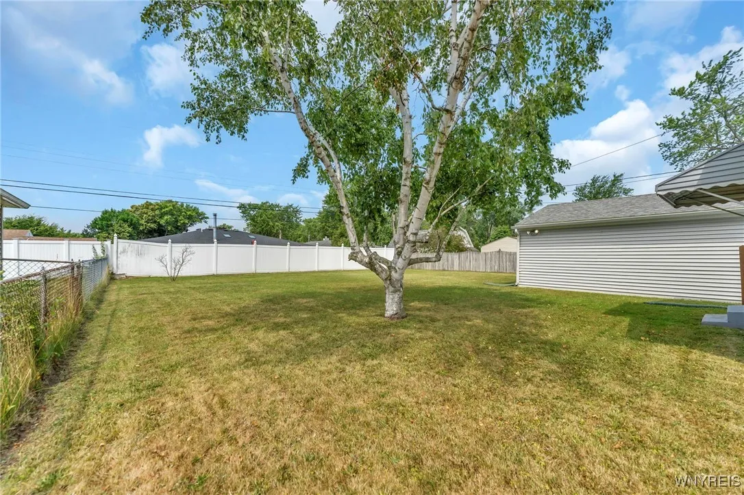 330 Glenhurst Road, Tonawanda, New York 14150, Tonawanda, New York 14150, 3 Bedrooms Bedrooms, 7 Rooms Rooms,1 BathroomBathrooms,Residential,For Sale,330 Glenhurst Road, Tonawanda, New York 14150,B1626863