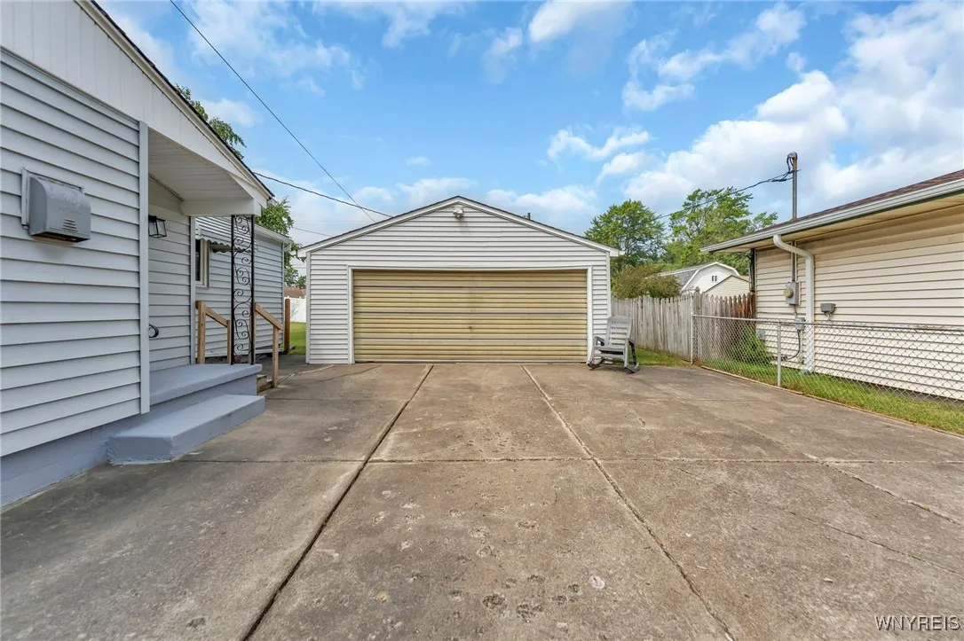 330 Glenhurst Road, Tonawanda, New York 14150, Tonawanda, New York 14150, 3 Bedrooms Bedrooms, 7 Rooms Rooms,1 BathroomBathrooms,Residential,For Sale,330 Glenhurst Road, Tonawanda, New York 14150,B1626863