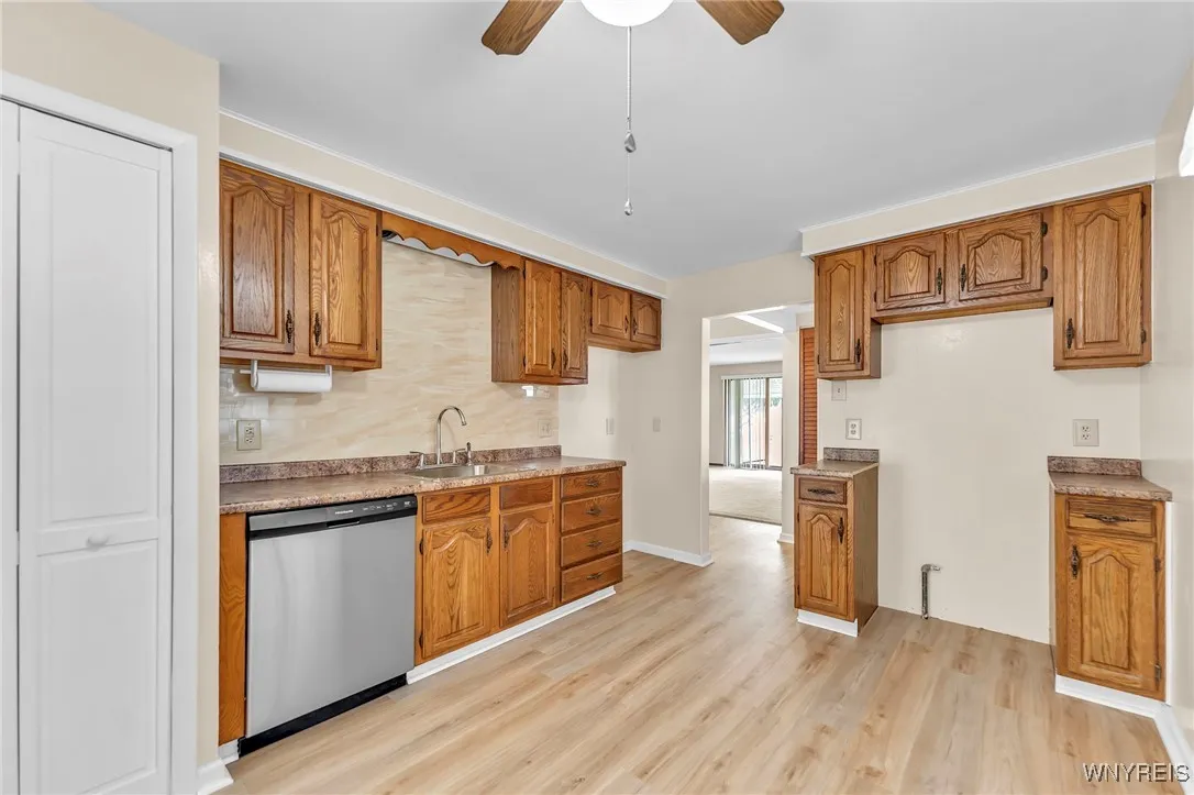330 Glenhurst Road, Tonawanda, New York 14150, Tonawanda, New York 14150, 3 Bedrooms Bedrooms, 7 Rooms Rooms,1 BathroomBathrooms,Residential,For Sale,330 Glenhurst Road, Tonawanda, New York 14150,B1626863