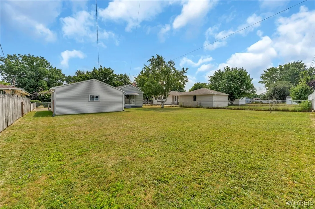 330 Glenhurst Road, Tonawanda, New York 14150, Tonawanda, New York 14150, 3 Bedrooms Bedrooms, 7 Rooms Rooms,1 BathroomBathrooms,Residential,For Sale,330 Glenhurst Road, Tonawanda, New York 14150,B1626863