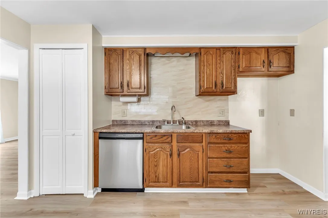 330 Glenhurst Road, Tonawanda, New York 14150, Tonawanda, New York 14150, 3 Bedrooms Bedrooms, 7 Rooms Rooms,1 BathroomBathrooms,Residential,For Sale,330 Glenhurst Road, Tonawanda, New York 14150,B1626863