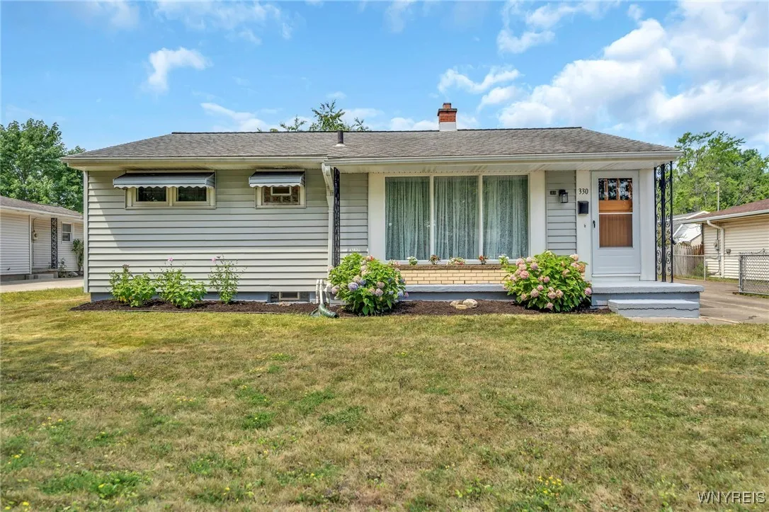 330 Glenhurst Road, Tonawanda, New York 14150, Tonawanda, New York 14150, 3 Bedrooms Bedrooms, 7 Rooms Rooms,1 BathroomBathrooms,Residential,For Sale,330 Glenhurst Road, Tonawanda, New York 14150,B1626863