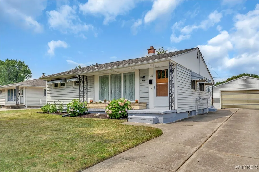 330 Glenhurst Road, Tonawanda, New York 14150, Tonawanda, New York 14150, 3 Bedrooms Bedrooms, 7 Rooms Rooms,1 BathroomBathrooms,Residential,For Sale,330 Glenhurst Road, Tonawanda, New York 14150,B1626863