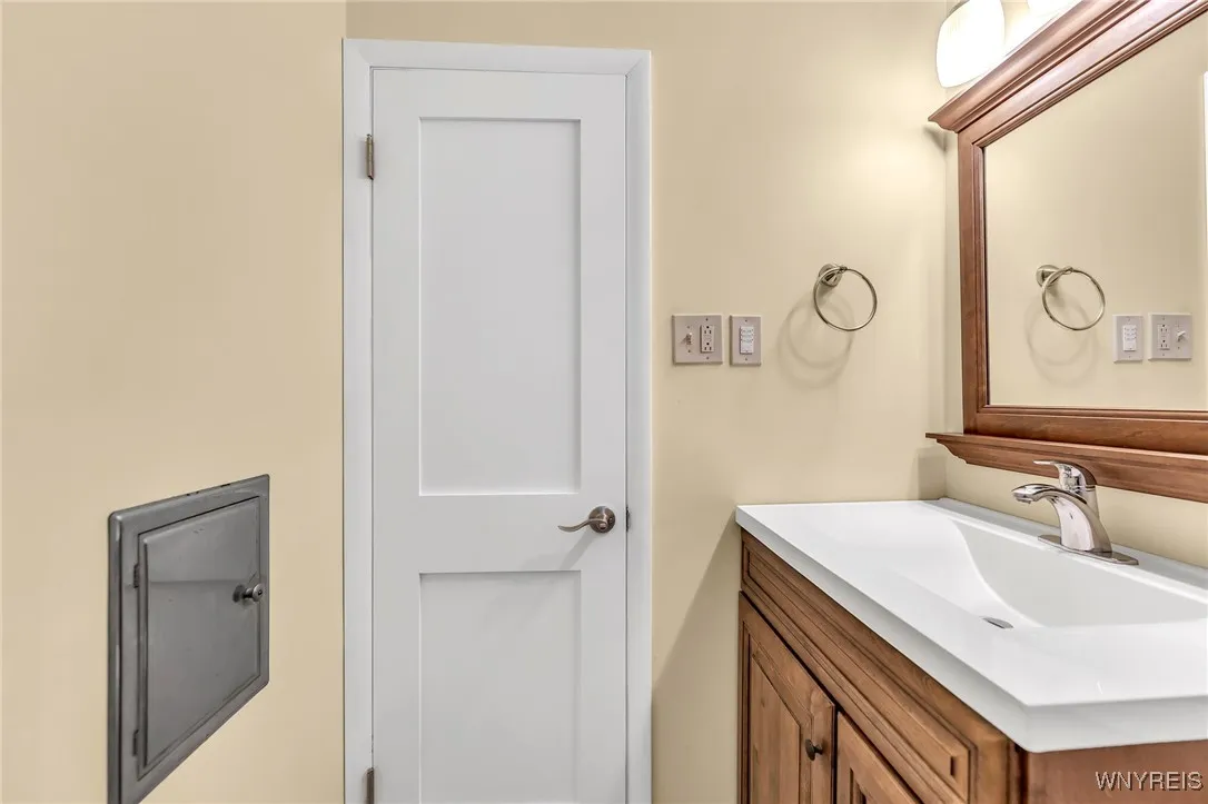 330 Glenhurst Road, Tonawanda, New York 14150, Tonawanda, New York 14150, 3 Bedrooms Bedrooms, 7 Rooms Rooms,1 BathroomBathrooms,Residential,For Sale,330 Glenhurst Road, Tonawanda, New York 14150,B1626863