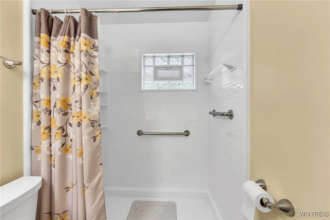 330 Glenhurst Road, Tonawanda, New York 14150, Tonawanda, New York 14150, 3 Bedrooms Bedrooms, 7 Rooms Rooms,1 BathroomBathrooms,Residential,For Sale,330 Glenhurst Road, Tonawanda, New York 14150,B1626863