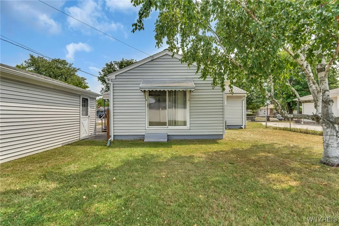 330 Glenhurst Road, Tonawanda, New York 14150, Tonawanda, New York 14150, 3 Bedrooms Bedrooms, 7 Rooms Rooms,1 BathroomBathrooms,Residential,For Sale,330 Glenhurst Road, Tonawanda, New York 14150,B1626863