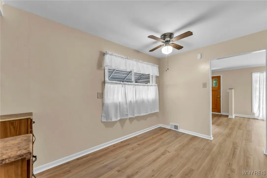330 Glenhurst Road, Tonawanda, New York 14150, Tonawanda, New York 14150, 3 Bedrooms Bedrooms, 7 Rooms Rooms,1 BathroomBathrooms,Residential,For Sale,330 Glenhurst Road, Tonawanda, New York 14150,B1626863