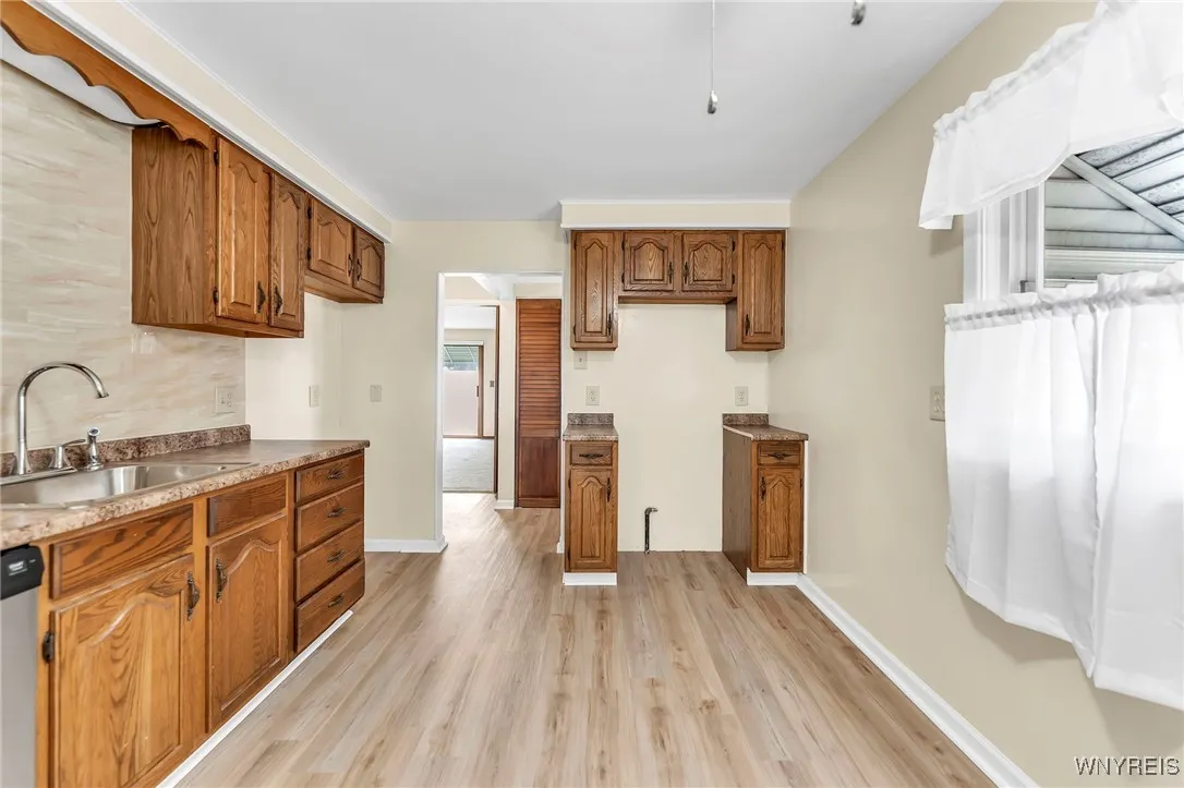 330 Glenhurst Road, Tonawanda, New York 14150, Tonawanda, New York 14150, 3 Bedrooms Bedrooms, 7 Rooms Rooms,1 BathroomBathrooms,Residential,For Sale,330 Glenhurst Road, Tonawanda, New York 14150,B1626863