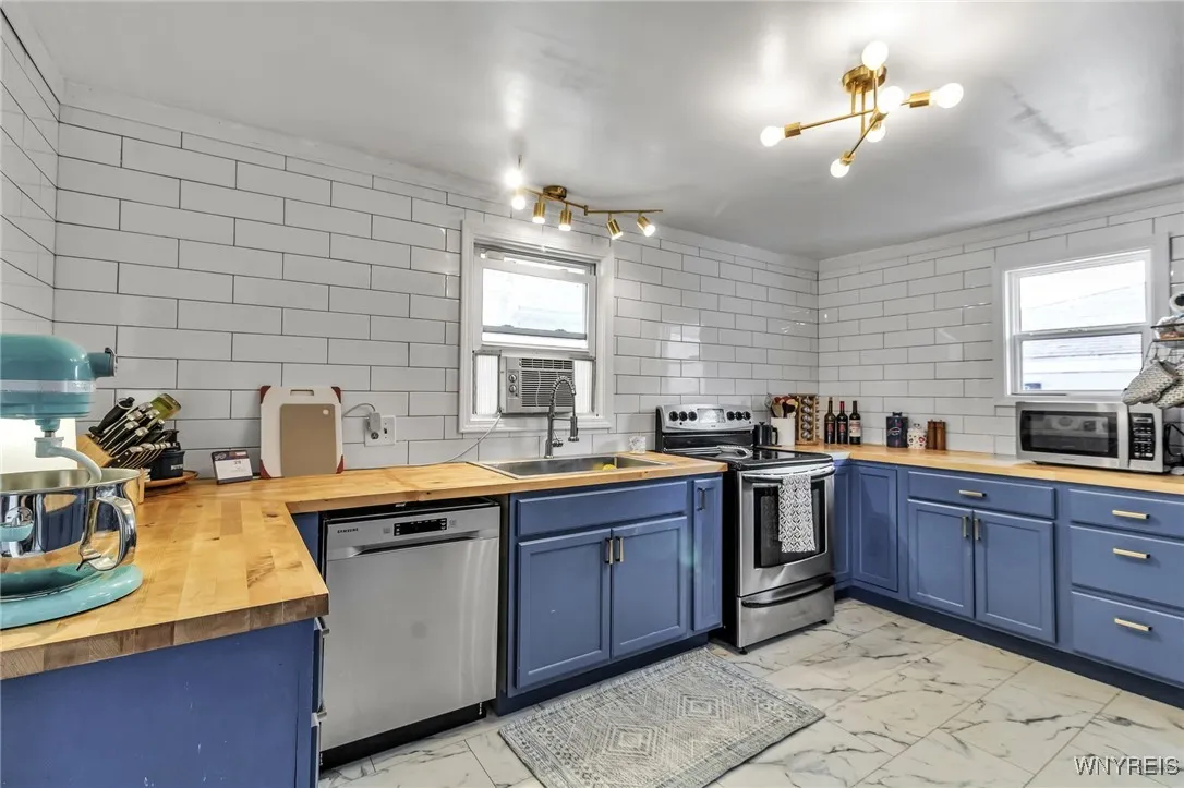 37 Lamson Road, Tonawanda, New York 14223, Tonawanda, New York 14223, 3 Bedrooms Bedrooms, 7 Rooms Rooms,1 BathroomBathrooms,Residential,Closed,37 Lamson Road, Tonawanda, New York 14223,0,B1626603