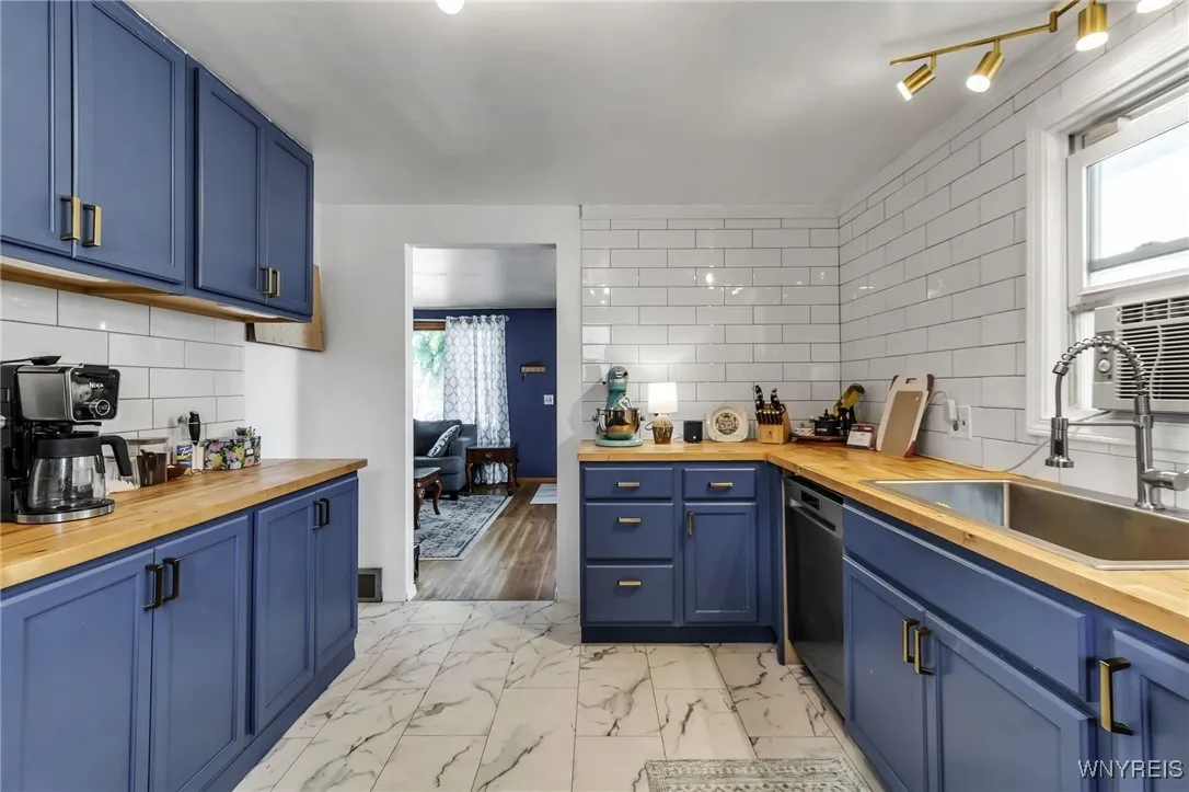 37 Lamson Road, Tonawanda, New York 14223, Tonawanda, New York 14223, 3 Bedrooms Bedrooms, 7 Rooms Rooms,1 BathroomBathrooms,Residential,Closed,37 Lamson Road, Tonawanda, New York 14223,0,B1626603