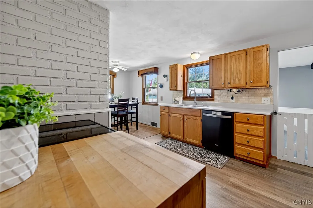 22 Richlee Drive, Camillus, New York 13031, Camillus, New York 13031, 3 Bedrooms Bedrooms, 7 Rooms Rooms,1 BathroomBathrooms,Residential,Closed,22 Richlee Drive, Camillus, New York 13031,0,S1626643