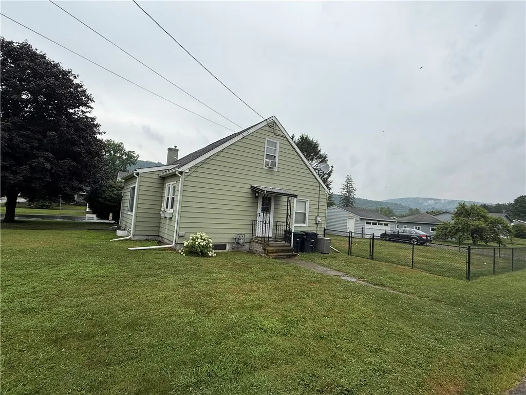 4 Sunset Avenue, Erwin, New York 14870, Erwin, New York 14870, 3 Bedrooms Bedrooms, 12 Rooms Rooms,1 BathroomBathrooms,Residential,Closed,4 Sunset Avenue, Erwin, New York 14870,0,R1627249