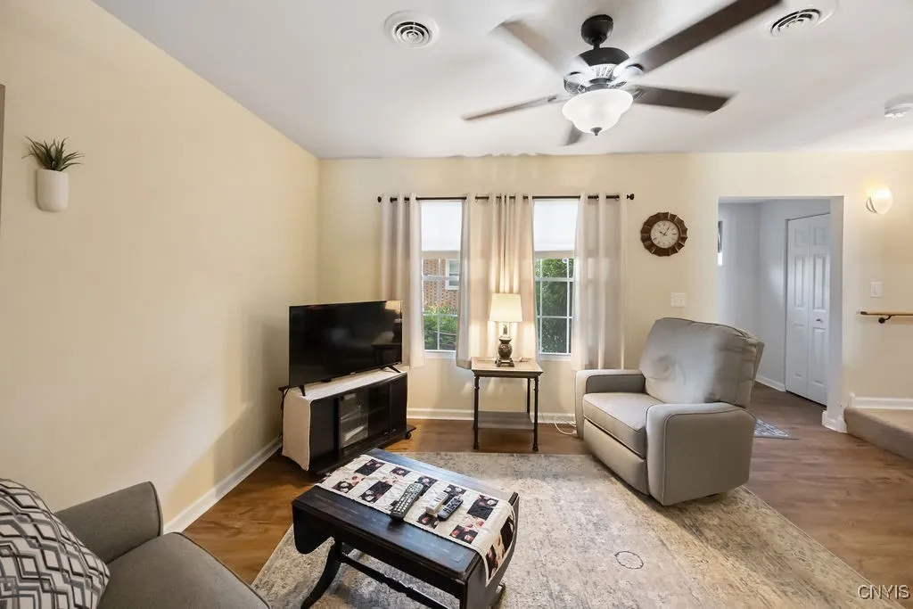 209 Highbridge Street 4, Manlius, New York 13066, Manlius, New York 13066, 2 Bedrooms Bedrooms, 5 Rooms Rooms,1 BathroomBathrooms,Residential,Closed,209 Highbridge Street 4, Manlius, New York 13066,0,S1625950