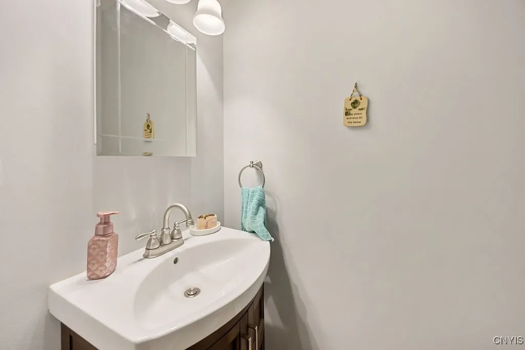 209 Highbridge Street 4, Manlius, New York 13066, Manlius, New York 13066, 2 Bedrooms Bedrooms, 5 Rooms Rooms,1 BathroomBathrooms,Residential,Closed,209 Highbridge Street 4, Manlius, New York 13066,0,S1625950
