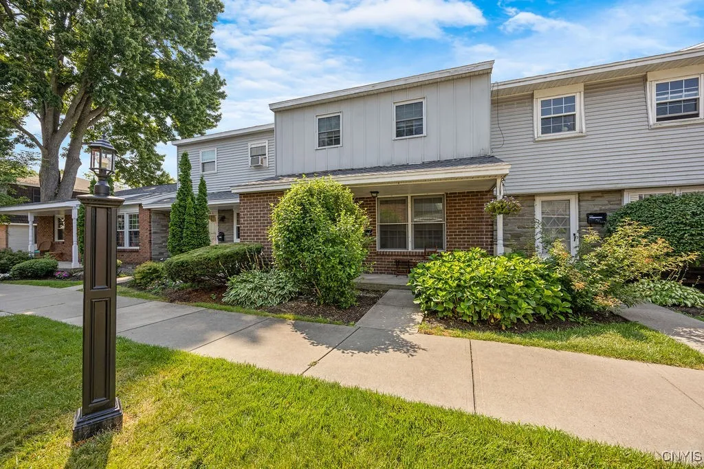 209 Highbridge Street 4, Manlius, New York 13066, Manlius, New York 13066, 2 Bedrooms Bedrooms, 5 Rooms Rooms,1 BathroomBathrooms,Residential,Closed,209 Highbridge Street 4, Manlius, New York 13066,0,S1625950
