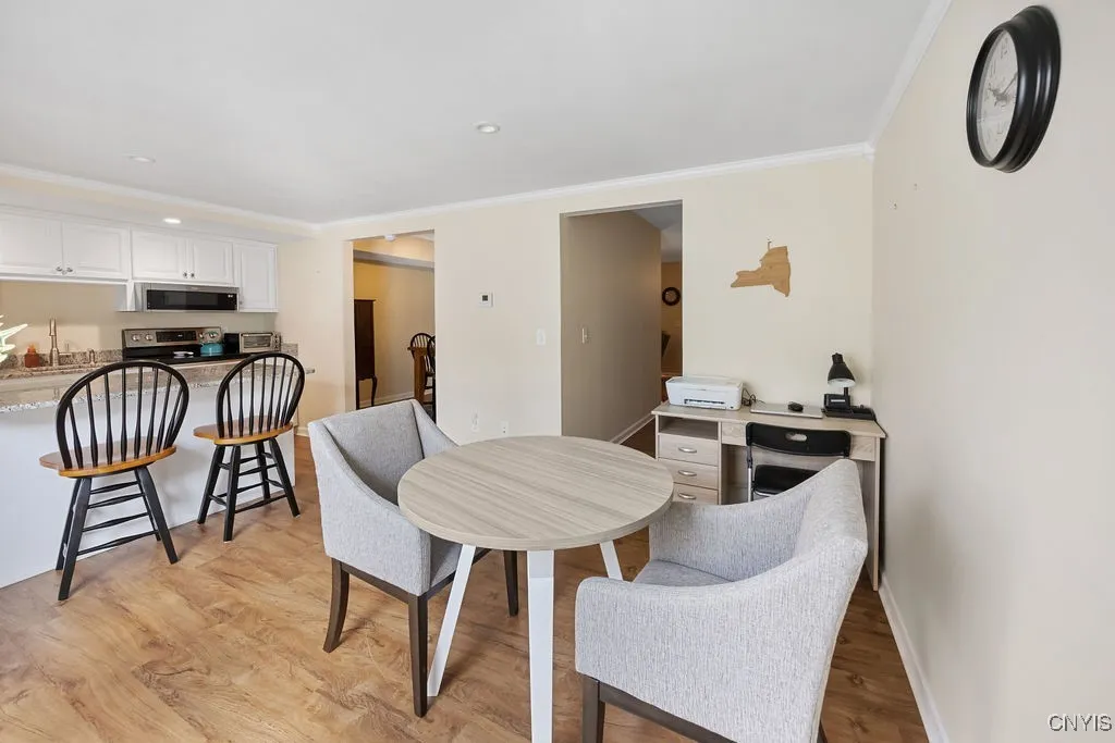 209 Highbridge Street 4, Manlius, New York 13066, Manlius, New York 13066, 2 Bedrooms Bedrooms, 5 Rooms Rooms,1 BathroomBathrooms,Residential,Closed,209 Highbridge Street 4, Manlius, New York 13066,0,S1625950
