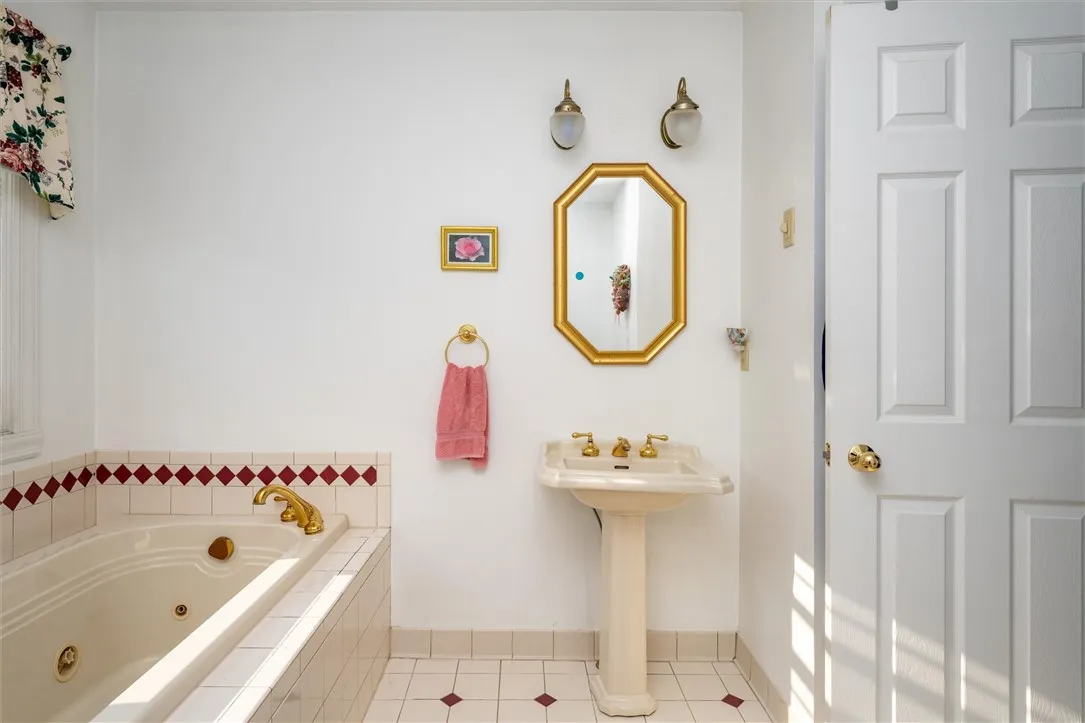 11 Wood Duck Run, Ogden, New York 14559, Ogden, New York 14559, 4 Bedrooms Bedrooms, 8 Rooms Rooms,2 BathroomsBathrooms,Residential,Closed,11 Wood Duck Run, Ogden, New York 14559,0,R1625082