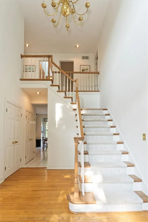 Excellent 2 story foyer entry.