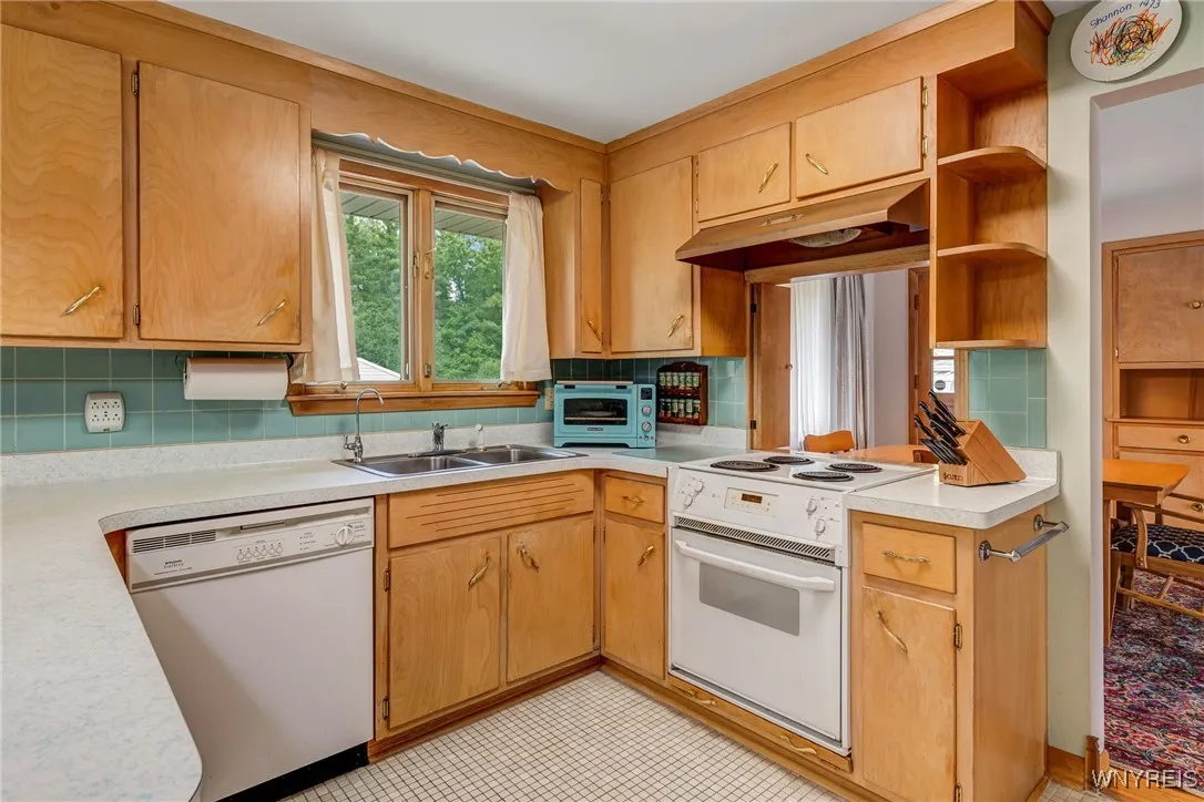 500 Getzville Road, Amherst, New York 14226, Amherst, New York 14226, 3 Bedrooms Bedrooms, 6 Rooms Rooms,1 BathroomBathrooms,Residential,For Sale,500 Getzville Road, Amherst, New York 14226,B1626809