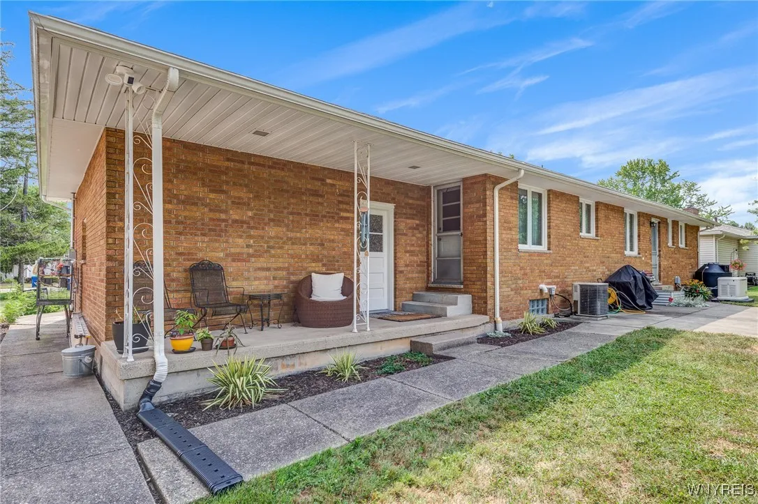 500 Getzville Road, Amherst, New York 14226, Amherst, New York 14226, 3 Bedrooms Bedrooms, 6 Rooms Rooms,1 BathroomBathrooms,Residential,For Sale,500 Getzville Road, Amherst, New York 14226,B1626809