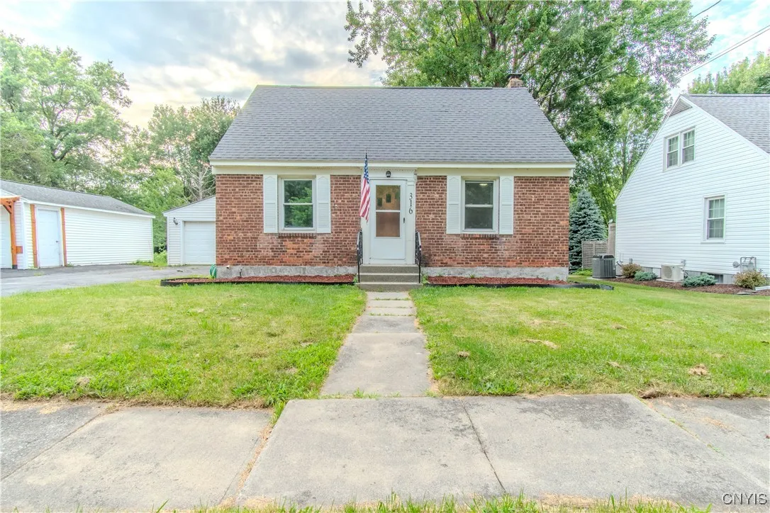 316 Iroquois Avenue West, Watertown City, New York, Watertown City, New York 13601, 2 Bedrooms Bedrooms, 5 Rooms Rooms,2 BathroomsBathrooms,Residential,Closed,316 Iroquois Avenue West, Watertown City, New York,0,S1627291