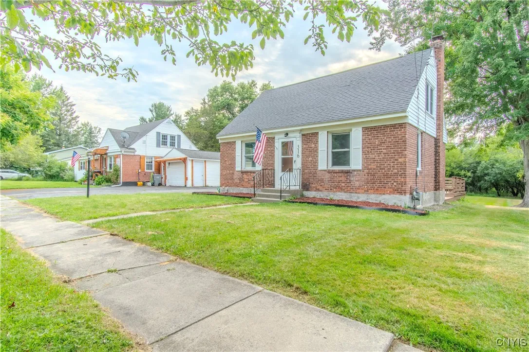 316 Iroquois Avenue West, Watertown City, New York, Watertown City, New York 13601, 2 Bedrooms Bedrooms, 5 Rooms Rooms,2 BathroomsBathrooms,Residential,Closed,316 Iroquois Avenue West, Watertown City, New York,0,S1627291