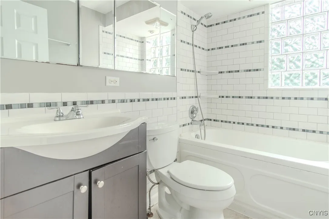 316 Iroquois Avenue West, Watertown City, New York, Watertown City, New York 13601, 2 Bedrooms Bedrooms, 5 Rooms Rooms,2 BathroomsBathrooms,Residential,Closed,316 Iroquois Avenue West, Watertown City, New York,0,S1627291