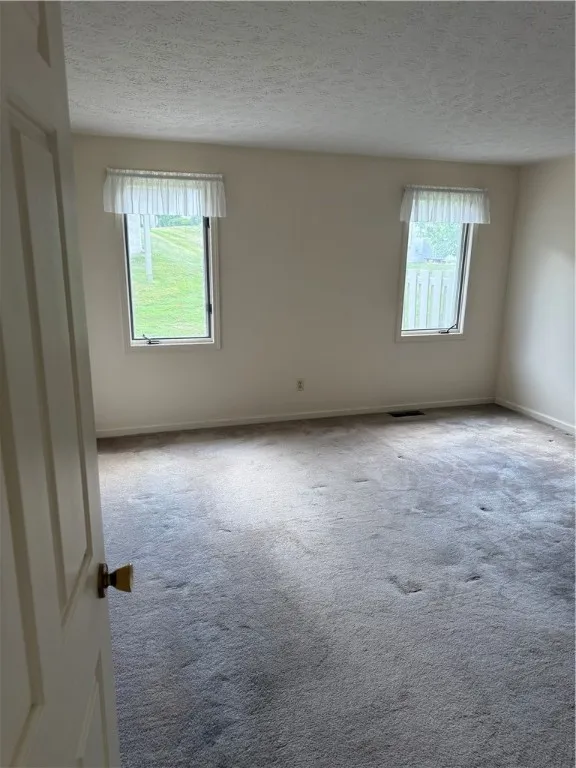 28 Chenin, Perinton, New York 14450, Perinton, New York 14450, 2 Bedrooms Bedrooms, 5 Rooms Rooms,2 BathroomsBathrooms,Residential Lease,For Rent,28 Chenin, Perinton, New York 14450,R1627289