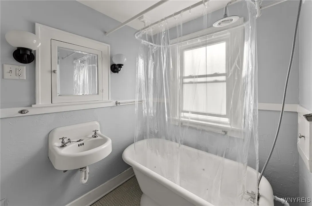 374 Victoria Boulevard, Tonawanda, New York 14217, Tonawanda, New York 14217, 4 Bedrooms Bedrooms, ,2 BathroomsBathrooms,Residential,Closed,374 Victoria Boulevard, Tonawanda, New York 14217,0,B1626916
