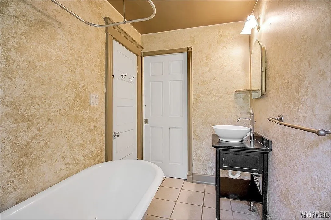 55 West Northrup Place, Buffalo, New York 14214, Buffalo, New York 14214, 3 Bedrooms Bedrooms, 8 Rooms Rooms,2 BathroomsBathrooms,Residential,For Sale,55 West Northrup Place, Buffalo, New York 14214,B1624502