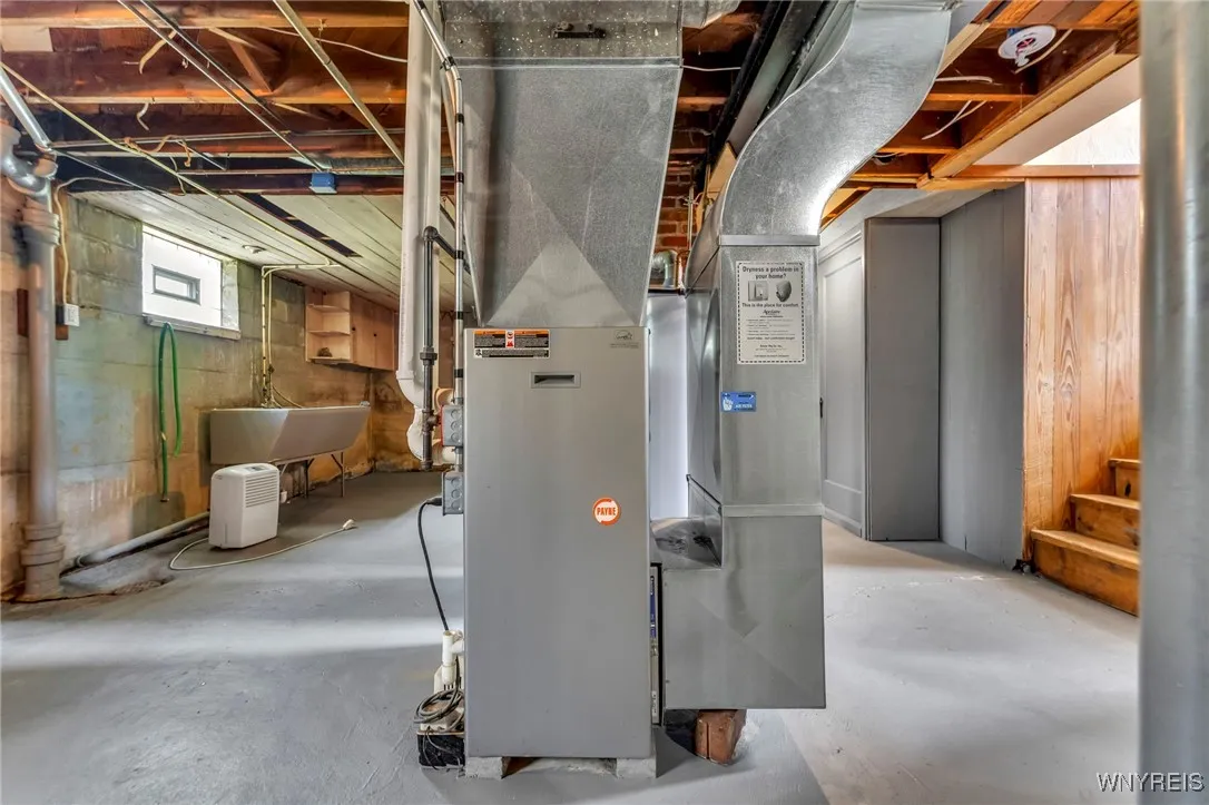 147 Madison Avenue, Hamburg, New York 14219, Hamburg, New York 14219, 4 Bedrooms Bedrooms, 6 Rooms Rooms,1 BathroomBathrooms,Residential,For Sale,147 Madison Avenue, Hamburg, New York 14219,B1627290