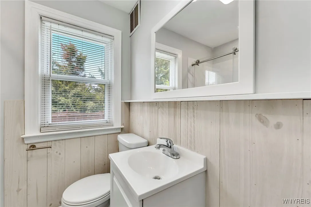 147 Madison Avenue, Hamburg, New York 14219, Hamburg, New York 14219, 4 Bedrooms Bedrooms, 6 Rooms Rooms,1 BathroomBathrooms,Residential,For Sale,147 Madison Avenue, Hamburg, New York 14219,B1627290